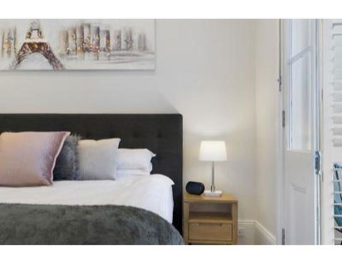 Elegant Renovated Terrace Close To City - Accommodation BNB 2