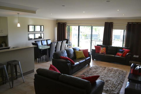 ELSINOR Townhouse 8 Mulwala - Accommodation BNB 2