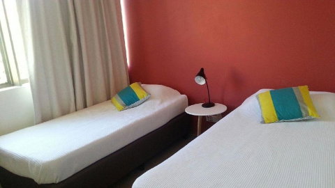 Endeavour Court U6, 15 Landsborough Pde - Accommodation BNB 2