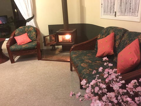English Gardens - Garden Cottage - Accommodation BNB 3