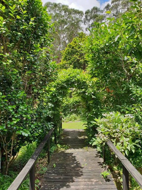 English Gardens - Garden Cottage - Accommodation BNB 0