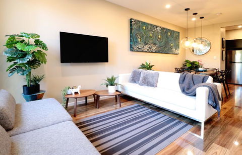 EROS City Fringe - Wifi, Wine, Netflix, Pets OK And Park Views! - Accommodation BNB 1