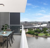 Executive Family 3 Bedroom Suite - Brisbane CBD - Views - Pool - WIFI - Free parking - Accommodation BNB