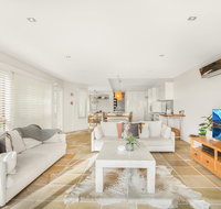Family House With BBQ Deck Water View and Parking - Accommodation BNB