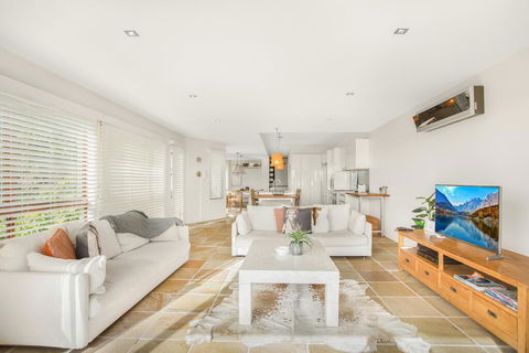 Family House With BBQ Deck, Water View And Parking - Accommodation BNB 0