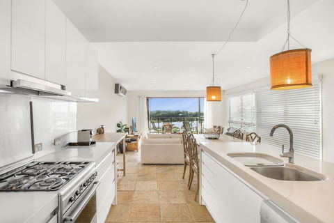 Family House With BBQ Deck, Water View And Parking - Accommodation BNB 2