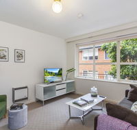 Family-friendly apartment in green Glen Iris - Accommodation BNB