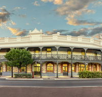 Farmers Home Hotel - Accommodation BNB