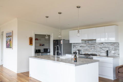 Five Bed, Five Bath, Five Star View - 2 Mins To CBD - Wentworth Estate - Accommodation BNB 2