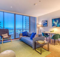 Flying views over the CBD free parking pool sauna wifi - Accommodation BNB