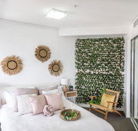 Forest themed APT in the Heart of Brisbane CBD - Accommodation BNB