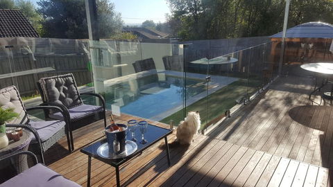 Frankston Hilltop Retreat - Accommodation BNB 2