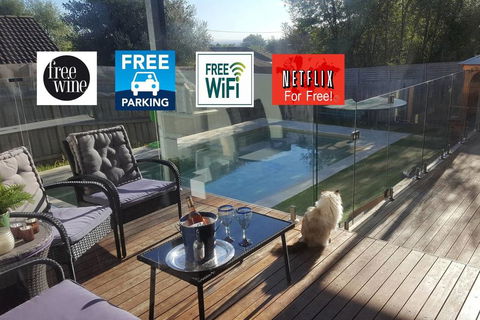 Frankston Hilltop Retreat - Accommodation BNB 0