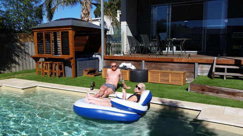 Frankston Hilltop Retreat - Accommodation BNB 1