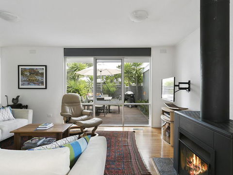 Front Beach Shack - Renovated House In A Quiet Location - Accommodation BNB 3