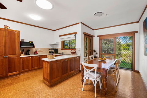 Getaway Haven In The Noosa Surrounds - Accommodation BNB 2