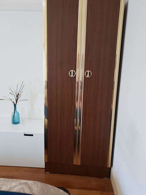 GIRLS ONLY. Large Bedroom With KING Bed, Close To Everything - Accommodation BNB 1