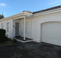 Glenelg Holiday Apartments-Colonial Square - Accommodation BNB