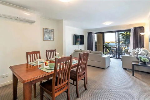 Gold Coast Apartment At Sandcastles On Broadwater - Accommodation BNB 2