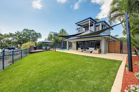 Gold Coast Stunning Waterfront Holiday Retreat - Accommodation BNB 2