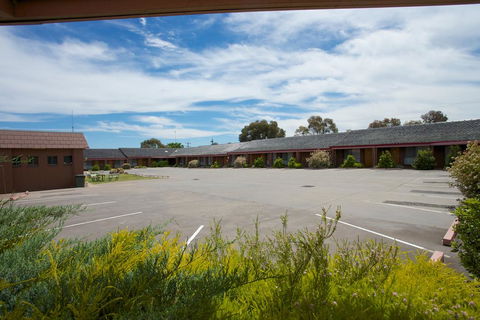 Golden Grain Motor Inn - Accommodation BNB 3