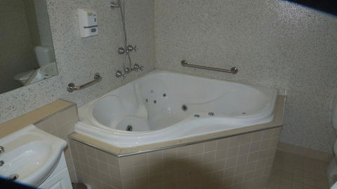 Golden Leaf Motel - Accommodation BNB 1
