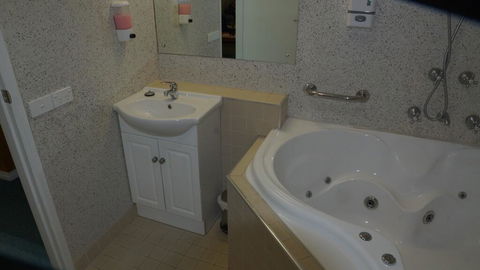 Golden Leaf Motel - Accommodation BNB 3