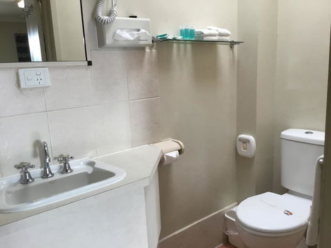 Golden Palms Motor Inn - Accommodation BNB 1