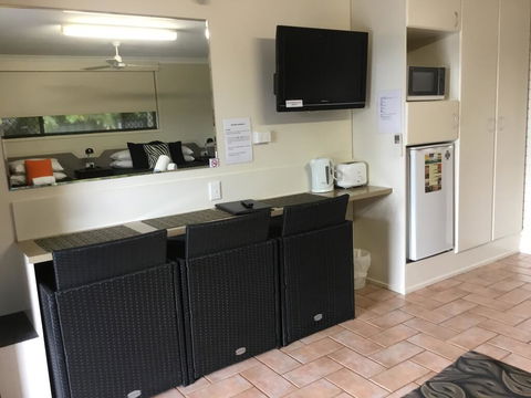 Golden Palms Motor Inn - Accommodation BNB 3