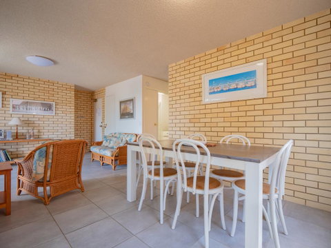 Golden Shores U7, 21 Landsborough Parade - Accommodation BNB 3