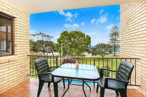 Golden Shores U7, 21 Landsborough Parade - Accommodation BNB 1
