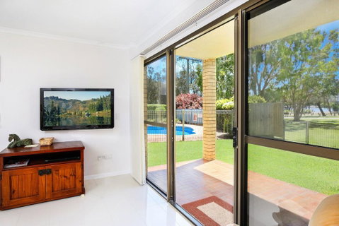 Golden Shores Unit 1, 21 Landsborough Parade - Accommodation BNB 2