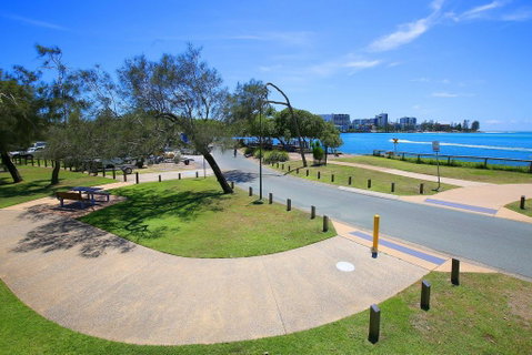 Golden Shores Unit 1, 21 Landsborough Parade - Accommodation BNB 1