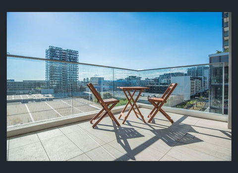 Gorgeous Modern Brand New Two Bedroom Apartment With Large Lounge And Private Garden View Balcony - Accommodation BNB 3
