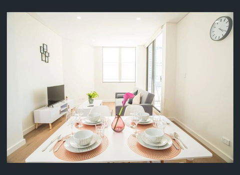 Gorgeous Modern Brand New Two Bedroom Apartment With Large Lounge And Private Garden View Balcony - Accommodation BNB 1