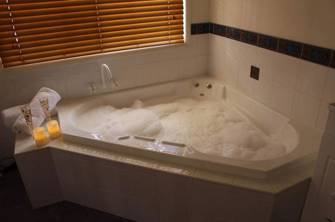 Granite Gardens Cottages & Lake Retreat - Accommodation BNB 2