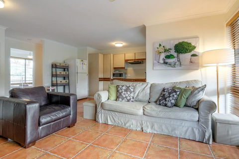 Great For Families.Pool & Kitchen - Accommodation BNB 1