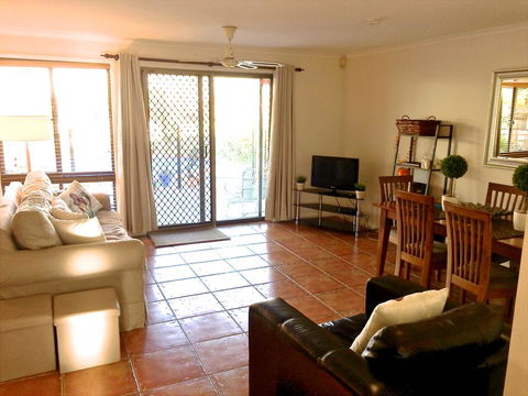 Great For Families.Pool & Kitchen - Accommodation BNB 3