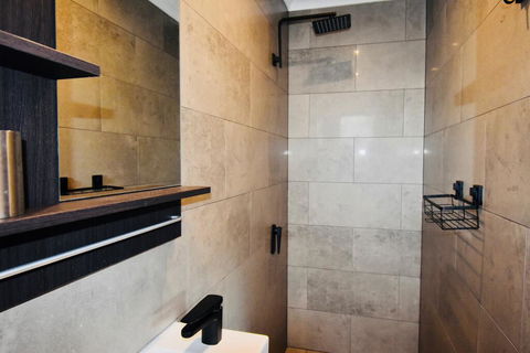 Grey Brick Apartment - Accommodation BNB 2