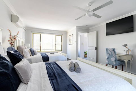 Hamptons Waterfront Getaway - Accommodation BNB 2