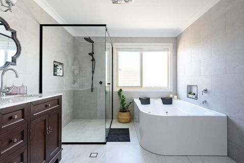 Hamptons Waterfront Getaway - Accommodation BNB 0