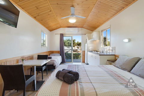 Harbour Lights Tourist Park - Accommodation BNB 1