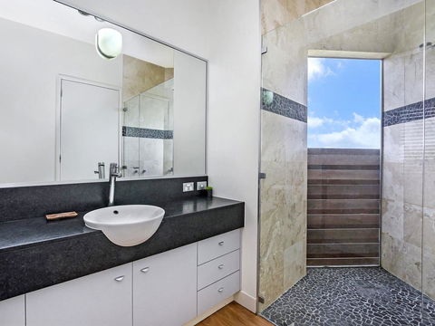 HEARN'S BEACH HOUSE - Accommodation BNB 3