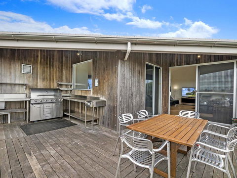HEARN'S BEACH HOUSE - Accommodation BNB 1