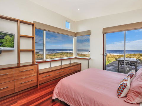 HEARN'S BEACHSIDE VILLA 9 - Accommodation BNB 3