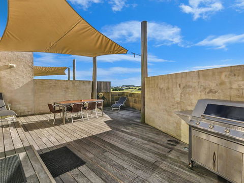 HEARN'S BEACHSIDE VILLA 9 - Accommodation BNB 1