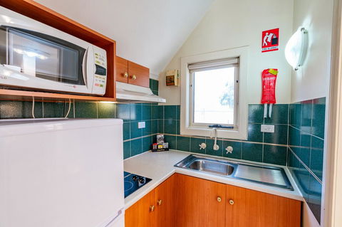 Highway 1 Caravan And Tourist Park - Accommodation BNB 2