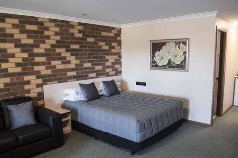 Highway Inn Motel - Accommodation BNB 1