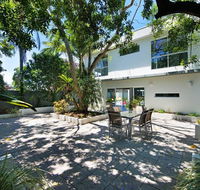HOLIDAY HOME - 6 BEDROOMS CLOSE TO TOWN - Accommodation BNB