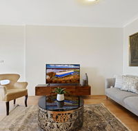 HomeHotel-Ultra Convenient Luxury Apartment close to Train Shops CBD - Accommodation BNB